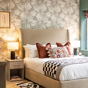 https://athenaeum-house-central-station.yorkshirehotels.net